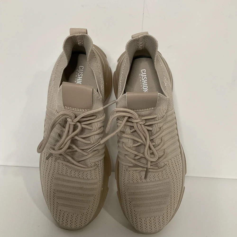 Cushionaire Apolo-T Memory Foam Tan Laces Tennis Shoes; Like New Size 8M. - Picture 5 of 14